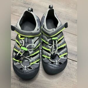 (S4) Keen Boys' Waterproof Sports Hiking Shoes, Grey/Green, Sandals, Size 3